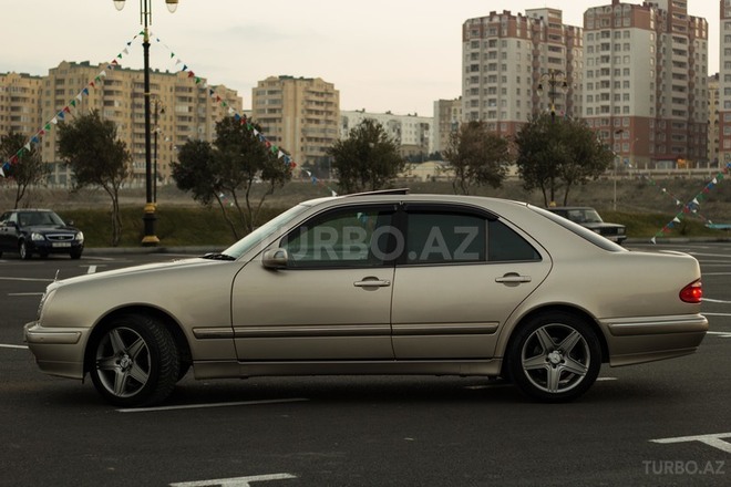Mercedes E 200 2001, 216,711 km - 2.0 l - Bakı