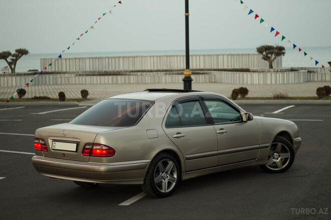 Mercedes E 200 2001, 216,711 km - 2.0 l - Bakı