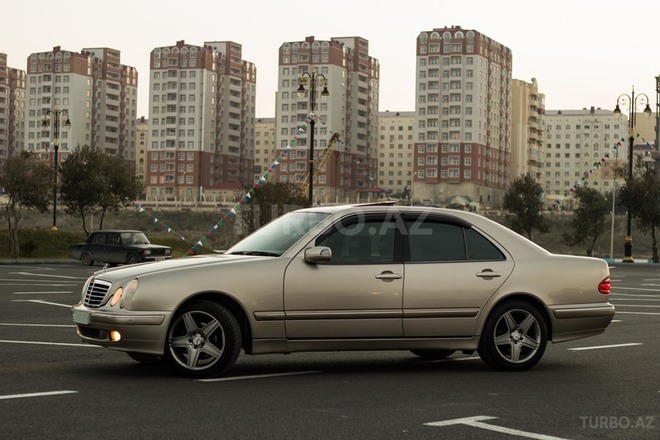 Mercedes E 200 2001, 216,711 km - 2.0 l - Bakı