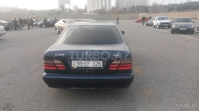Mercedes E 220 1999, 196,760 km - 2.2 l - Bakı