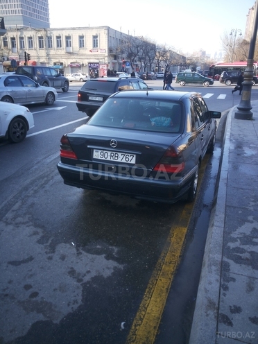 Mercedes C 200 1999, 240,000 km - 2.0 л - Bakı