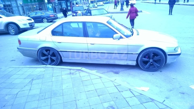 BMW 735 2001, 266,745 km - 3.5 l - Bakı