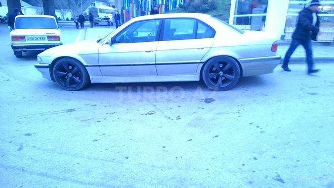 BMW 735 2001, 266,745 km - 3.5 l - Bakı