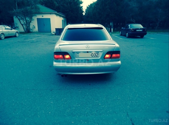 Mercedes E 320 2000, 235,000 km - 3.2 l - Sumqayıt