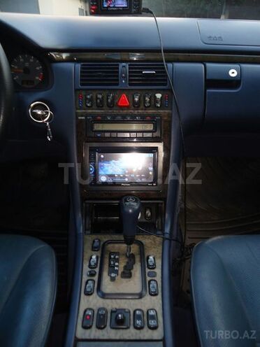 Mercedes E 320 2000, 235,000 km - 3.2 l - Sumqayıt