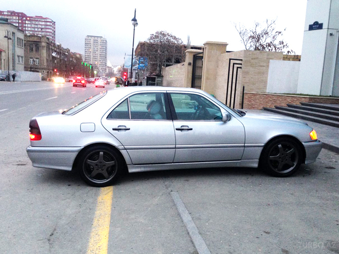 Mercedes C 230 1997, 174,000 km - 2.3 l - Bakı