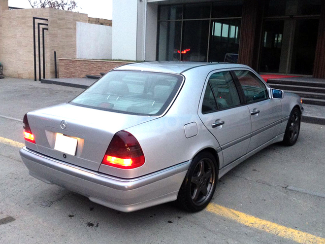 Mercedes C 230 1997, 174,000 km - 2.3 l - Bakı