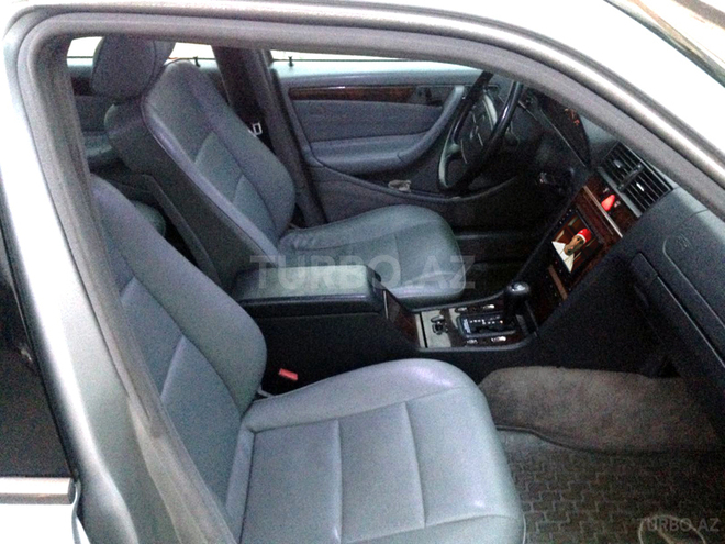 Mercedes C 230 1997, 174,000 km - 2.3 l - Bakı