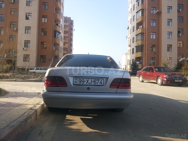 Mercedes E 240 1999, 280,000 km - 2.4 l - Mingəçevir