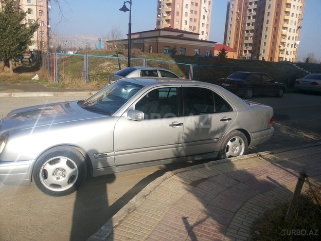 Mercedes E 240 1999, 280,000 km - 2.4 l - Mingəçevir