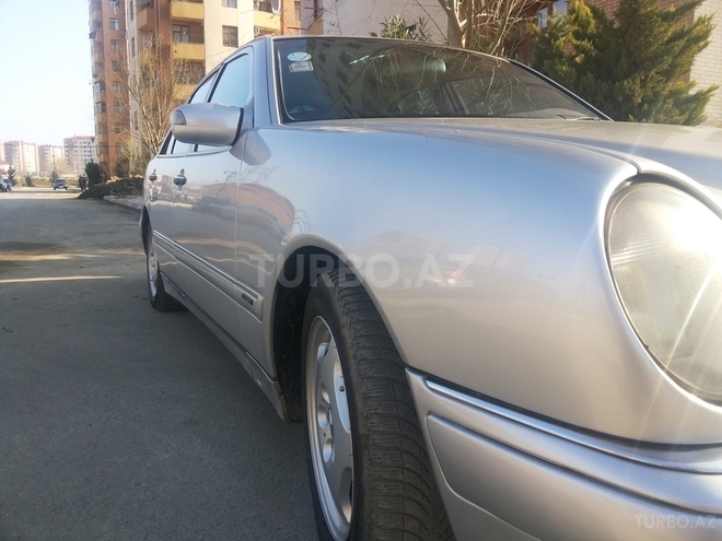 Mercedes E 240 1999, 280,000 km - 2.4 l - Mingəçevir