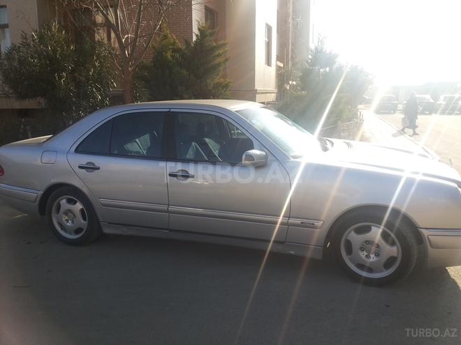 Mercedes E 240 1999, 280,000 km - 2.4 l - Mingəçevir