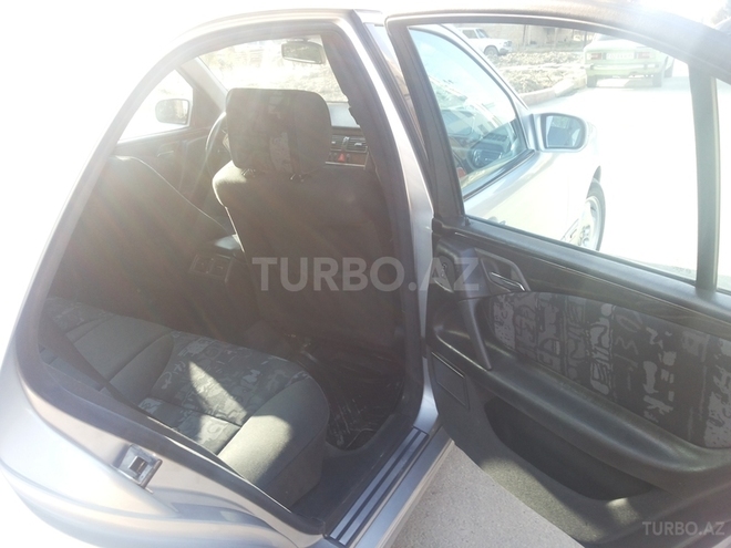 Mercedes E 240 1999, 280,000 km - 2.4 l - Mingəçevir