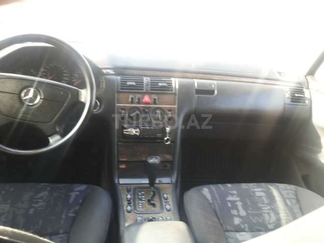 Mercedes E 240 1999, 280,000 km - 2.4 l - Mingəçevir