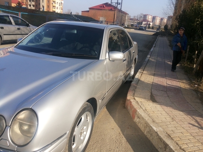 Mercedes E 240 1999, 280,000 km - 2.4 l - Mingəçevir