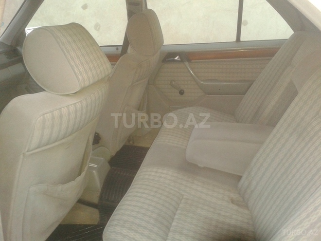 Mercedes E 250 1992, 350,000 km - 2.5 l - Bakı