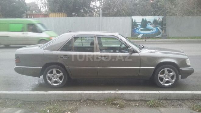 Mercedes E 250 1990, 418,700 km - 2.5 l - Bakı