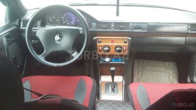 Mercedes E 250 1990, 418,700 km - 2.5 l - Bakı