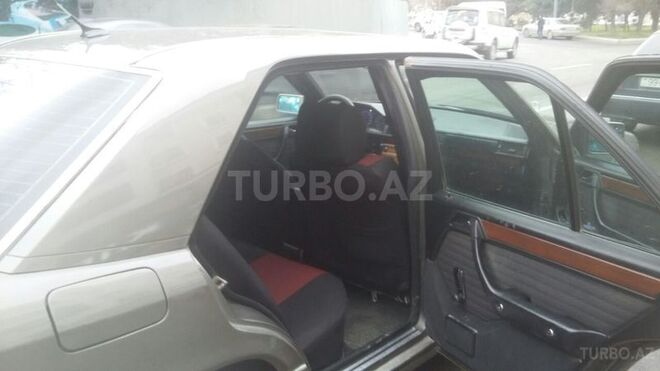 Mercedes E 250 1990, 418,700 km - 2.5 l - Bakı