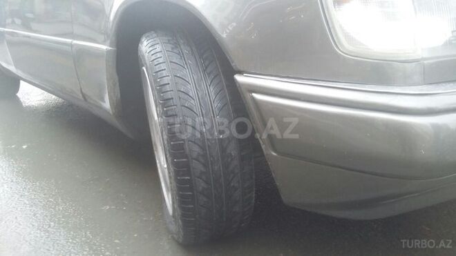 Mercedes E 250 1990, 418,700 km - 2.5 l - Bakı
