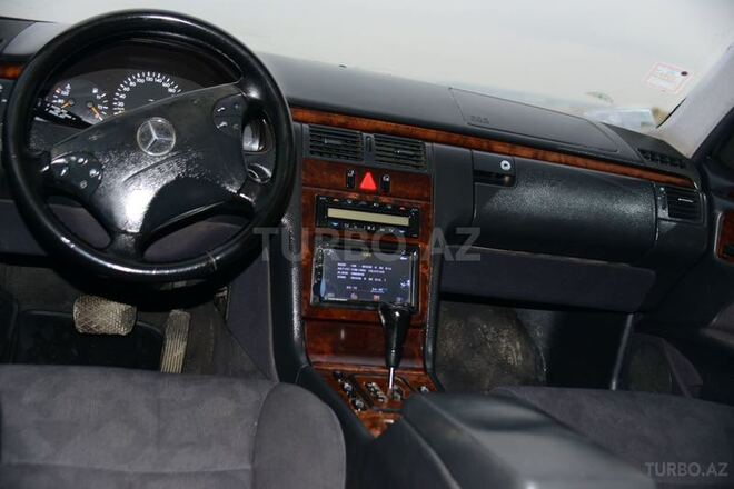 Mercedes E 320 2000, 257,000 km - 3.2 l - Bakı