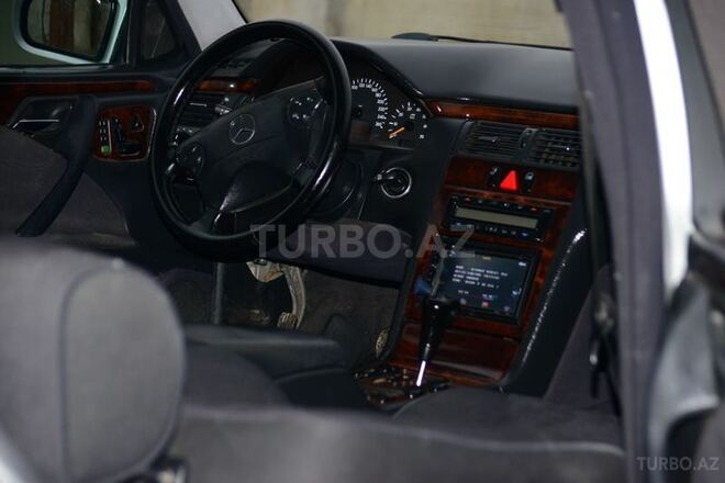 Mercedes E 320 2000, 257,000 km - 3.2 l - Bakı