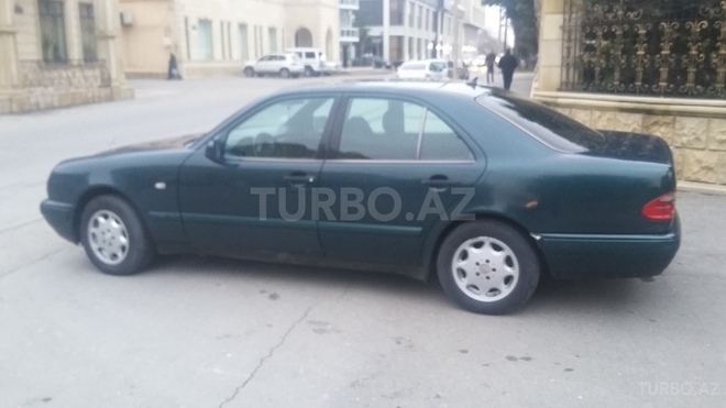 Mercedes E 230 1997, 315,000 km - 2.3 l - Bakı