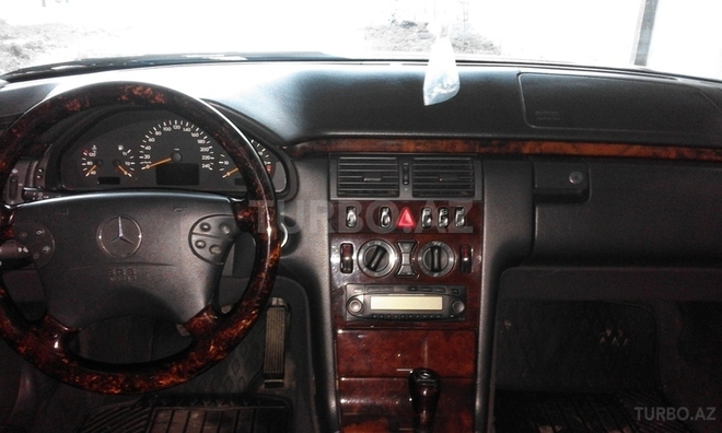 Mercedes E 200 1999, 244,000 km - 2.0 l - Gəncə