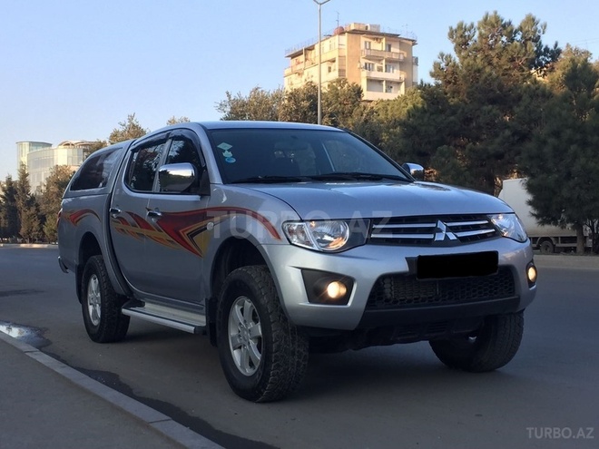 Mitsubishi L200 2013, 63,000 km - 2.5 л - Bakı