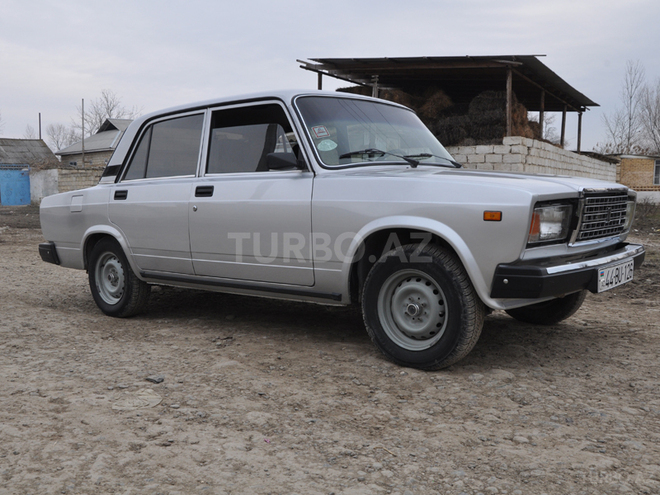 LADA (VAZ) 2107 2010, 50,000 km - 1.6 л - Salyan