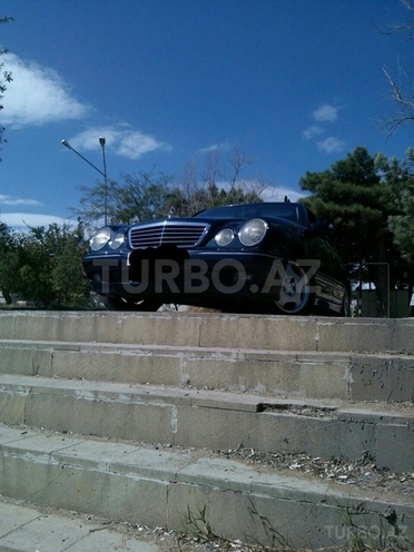 Mercedes E 220 1999, 313,000 km - 2.2 l - Bakı