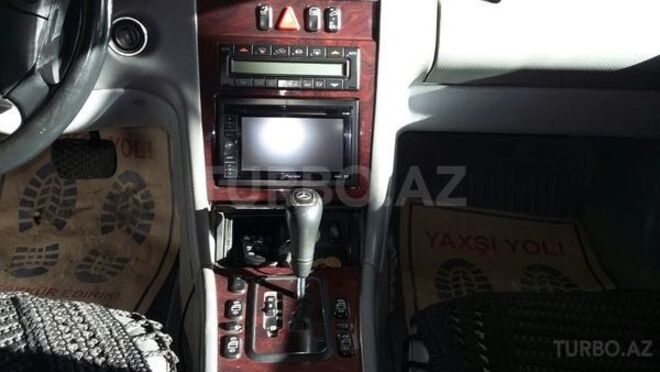 Mercedes E 220 2001, 300,000 km - 2.2 l - Samux