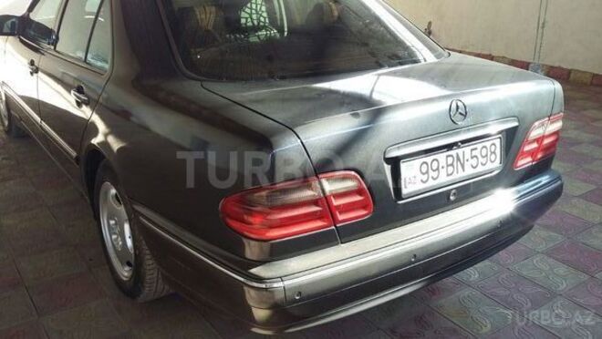 Mercedes E 220 2001, 300,000 km - 2.2 l - Samux