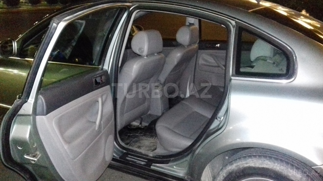 Volkswagen Passat 2003, 234,300 km - 1.8 l - Gəncə