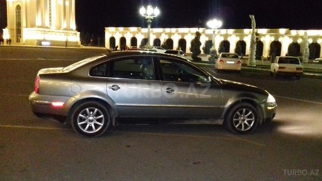 Volkswagen Passat 2003, 234,300 km - 1.8 l - Gəncə