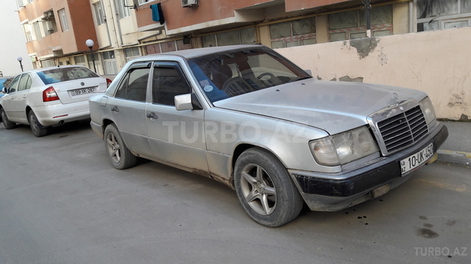 Mercedes E 250 1992, 325,000 km - 2.5 l - Bakı