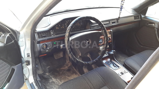 Mercedes E 250 1992, 325,000 km - 2.5 l - Bakı