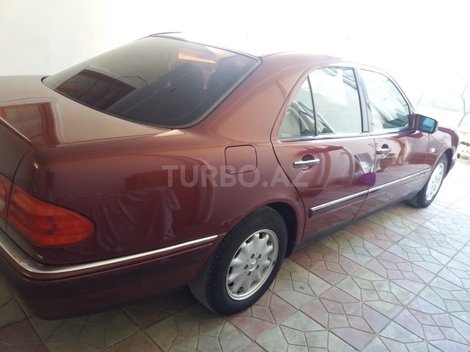 Mercedes E 200 1999, 185,000 km - 2.0 л - Gəncə