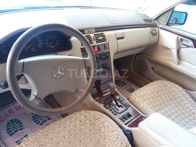 Mercedes E 200 1999, 185,000 km - 2.0 л - Gəncə