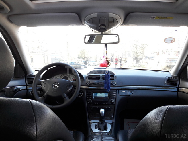 Mercedes E 240 2003, 231,000 km - 2.6 l - Bakı