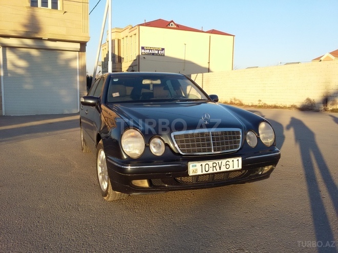 Mercedes E 220 2000, 268,000 km - 2.2 l - Bakı