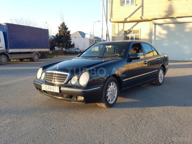Mercedes E 220 2000, 268,000 km - 2.2 l - Bakı
