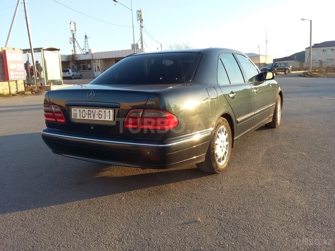 Mercedes E 220 2000, 268,000 km - 2.2 l - Bakı