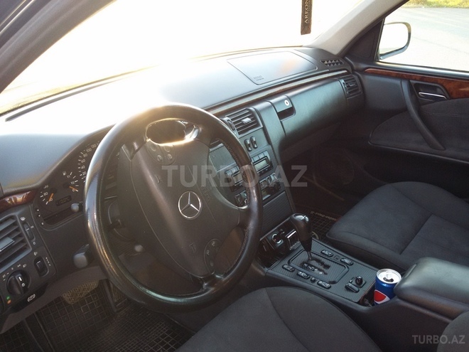 Mercedes E 220 2000, 268,000 km - 2.2 l - Bakı