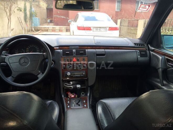 Mercedes E 240 1997, 22,186 km - 2.6 l - Bakı