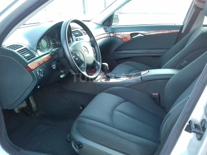 Mercedes E 240 2003, 192,000 km - 2.4 l - Bakı