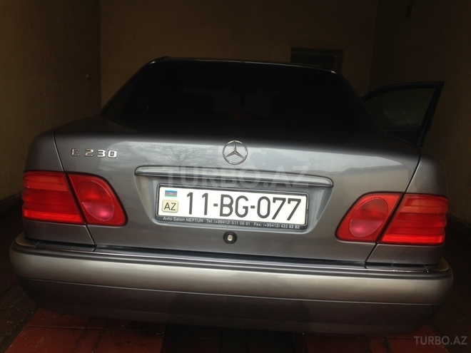 Mercedes E 230 1995, 245,000 km - 2.3 л - Quba