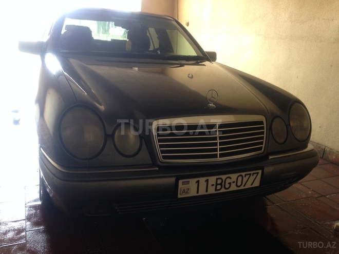 Mercedes E 230 1995, 245,000 km - 2.3 л - Quba