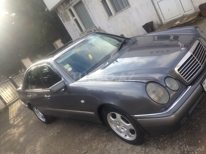 Mercedes E 230 1995, 245,000 km - 2.3 л - Quba