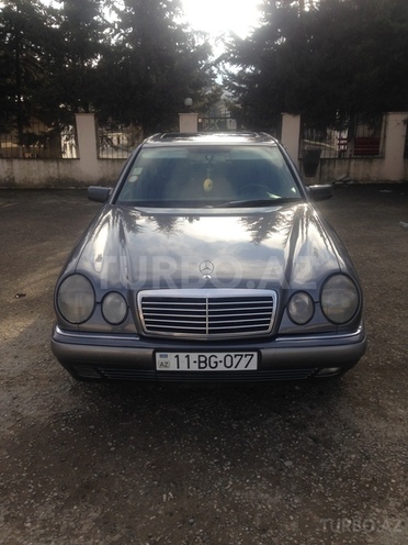 Mercedes E 230 1995, 245,000 km - 2.3 л - Quba